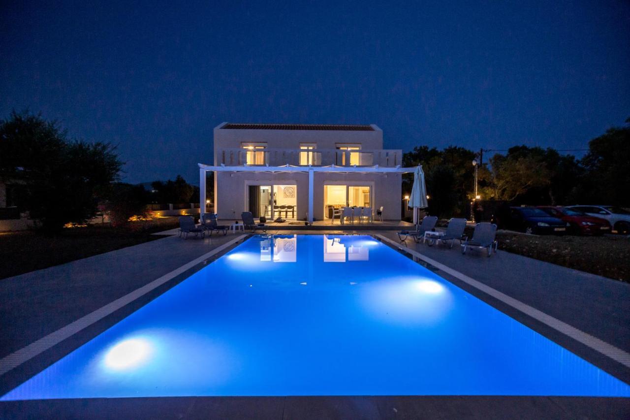 Villa Boviana With Private Swimming Pool Agios Sostis  ภายนอก รูปภาพ