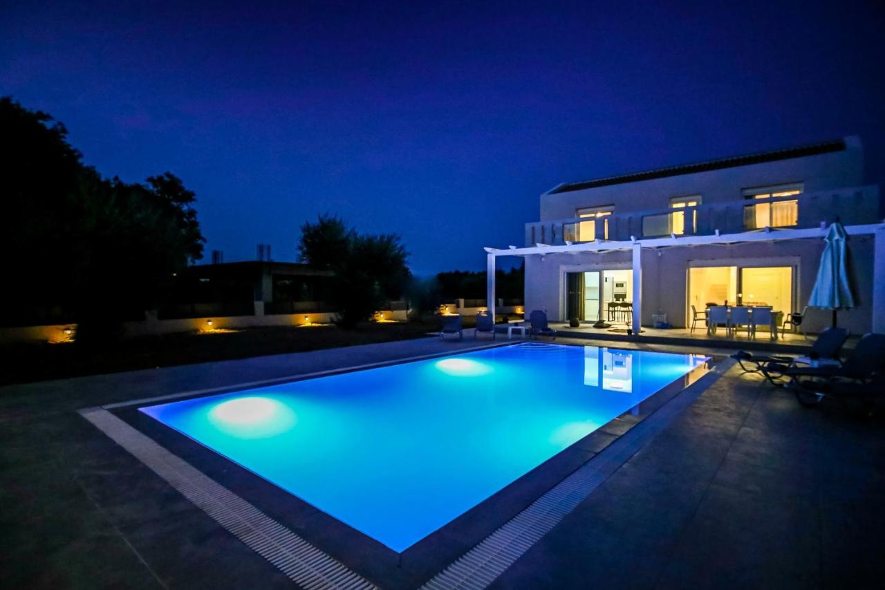 Villa Boviana With Private Swimming Pool Agios Sostis  ภายนอก รูปภาพ